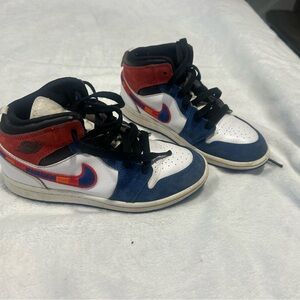 Nike Jordan 1 Mid
Multi-Color Swoosh